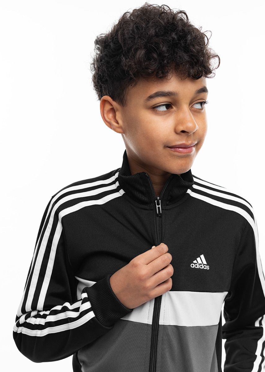 adidas Dětská tepláková souprava Essentials 3-Stripes Tiberio Track Suit HR6406 adidas Dětská tepláková souprava Essentials 3-Stripes Tiberio Track Suit HR6406