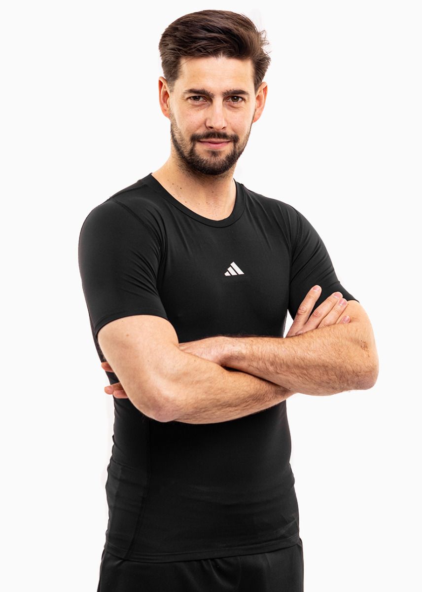 adidas Pánské tričko Techfit Short Sleeve Tee JP4674 adidas Pánské tričko Techfit Short Sleeve Tee JP4674