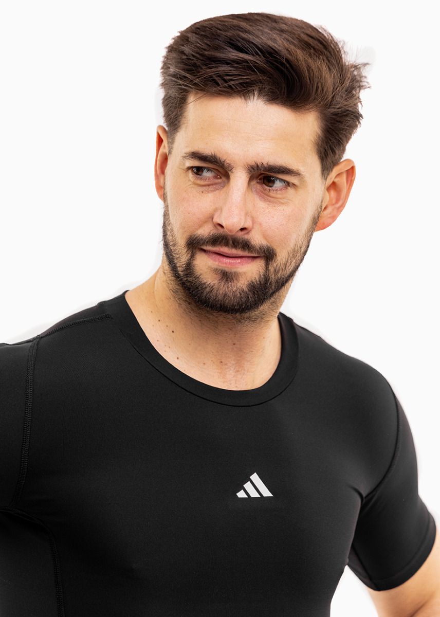 adidas Pánské tričko Techfit Short Sleeve Tee JP4674 adidas Pánské tričko Techfit Short Sleeve Tee JP4674